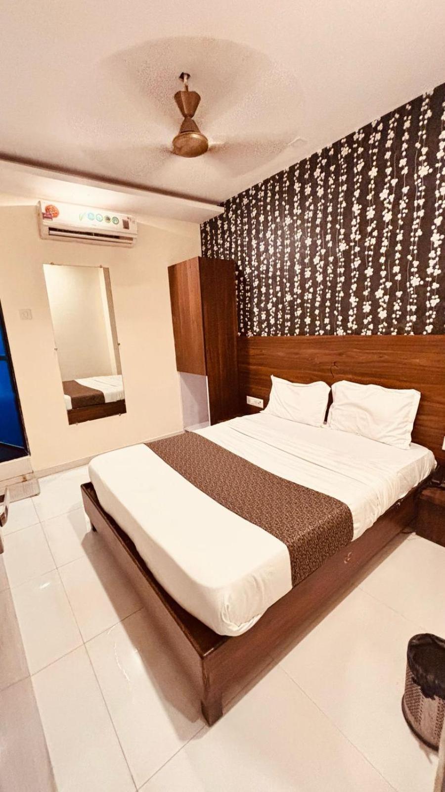 Hotel Garden Palace Mumbai Ngoại thất bức ảnh